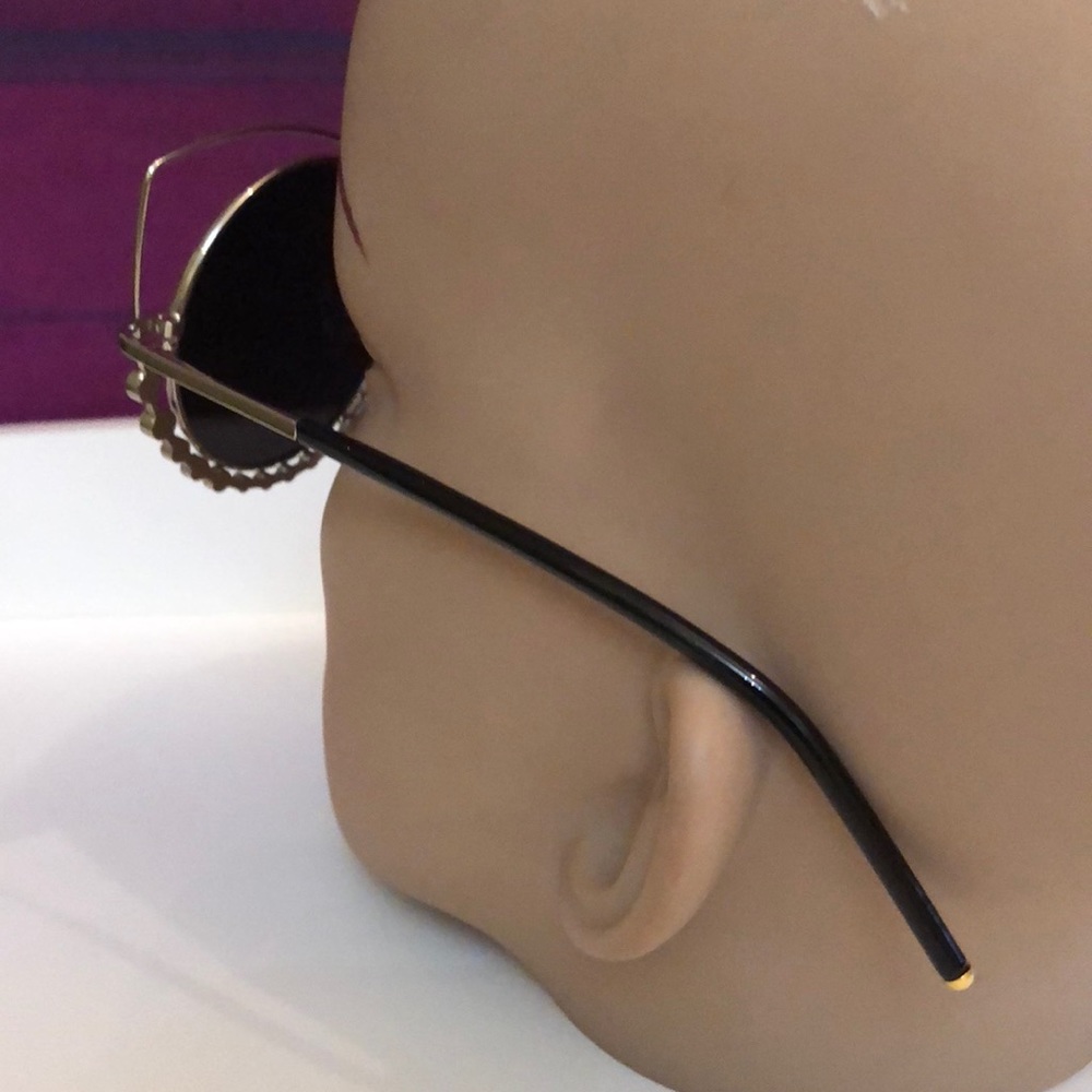 Rhinestone geometric round & silver sunglasses 🕶 - Picture 5 of 8